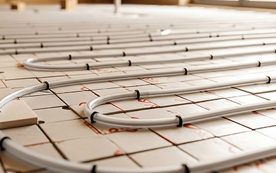 Underfloor heating installation with pipes laid on insulation boards